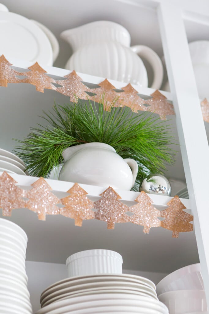 Christmas-decorated-open-kitchen-shelves