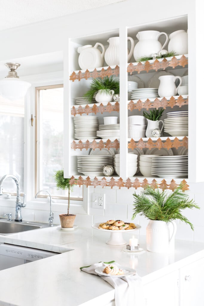 Natural Christmas decorating idea for white kitchens.