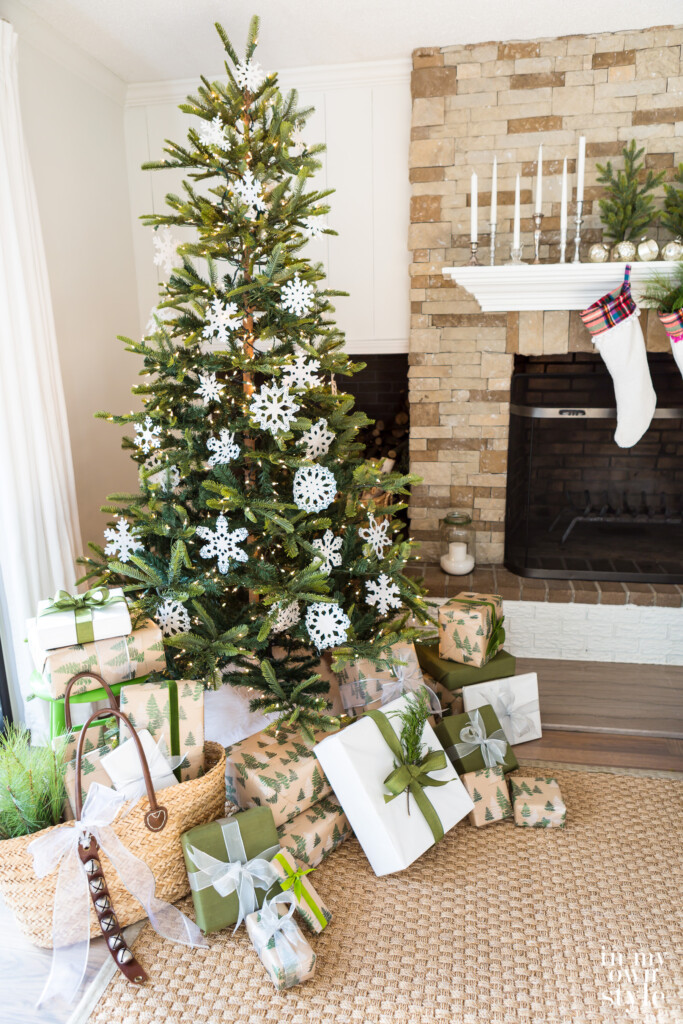 Free snowflake template and pattern used to make snowflake Christmas tree ornaments