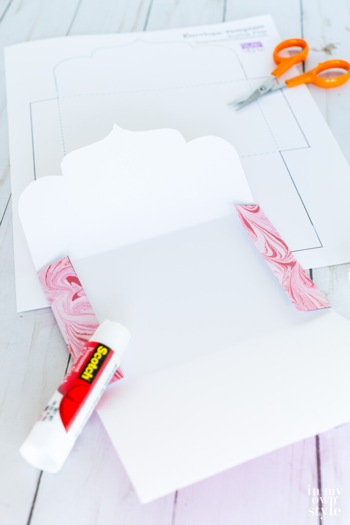 How to make an envelope using scrapbook paper to make Valentines' Day Cards