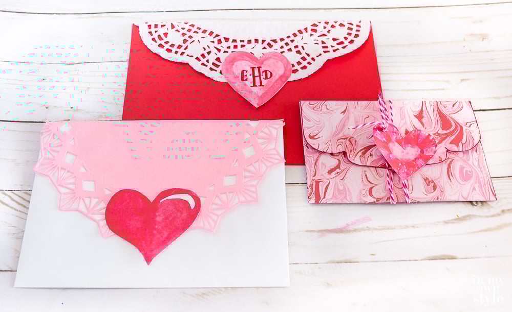 Valentine card making ideas using paper, a free printable and doilies.