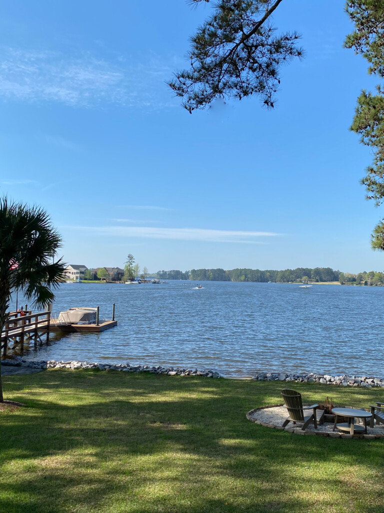 A sunny day on lake murray