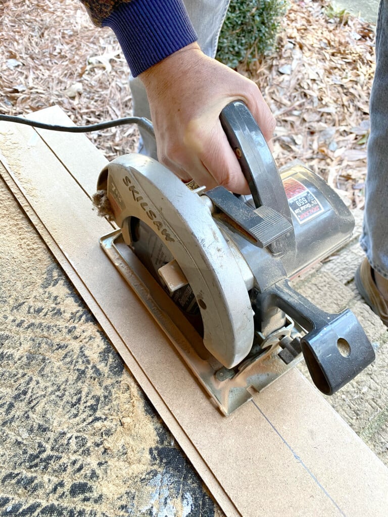 How to horizontally cut wood ceiling planks.