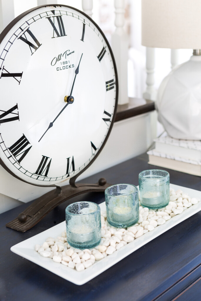Ideas on how to use small trays to decorate a home