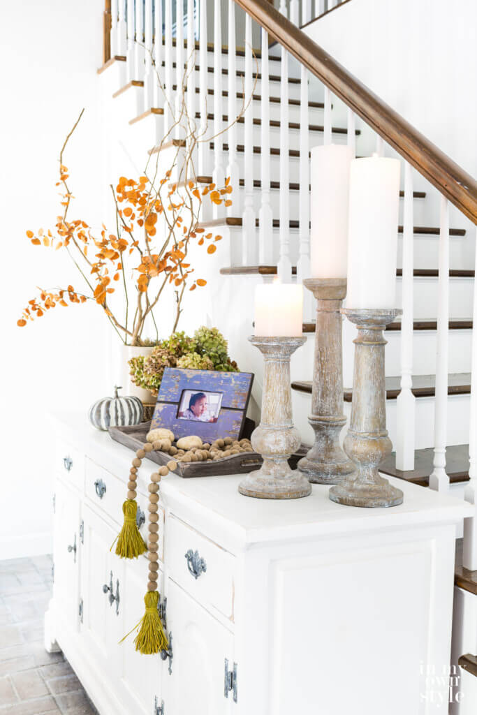 Ways to style your entryway console table for autumn.