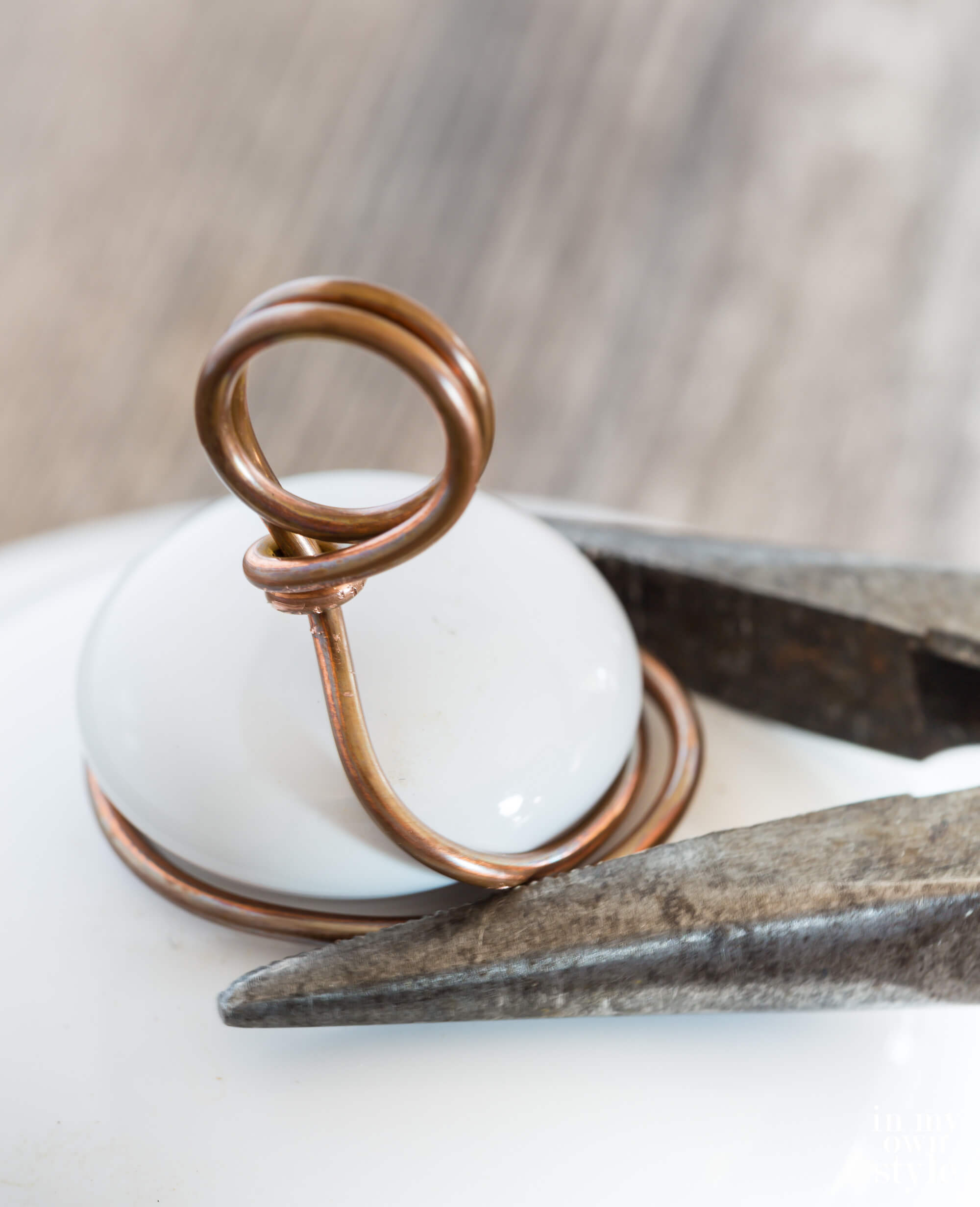 Pull wire tightly around knob with pliers.