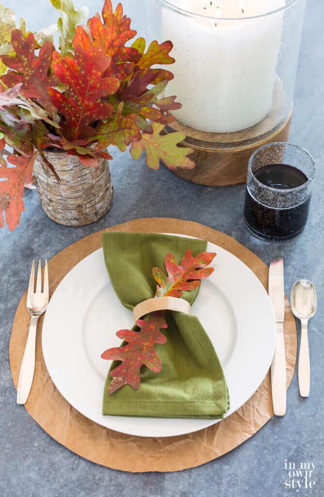 Thanksgiving Table setting idea transforming a brown grocery bag into a modern rustic round table placemat.
