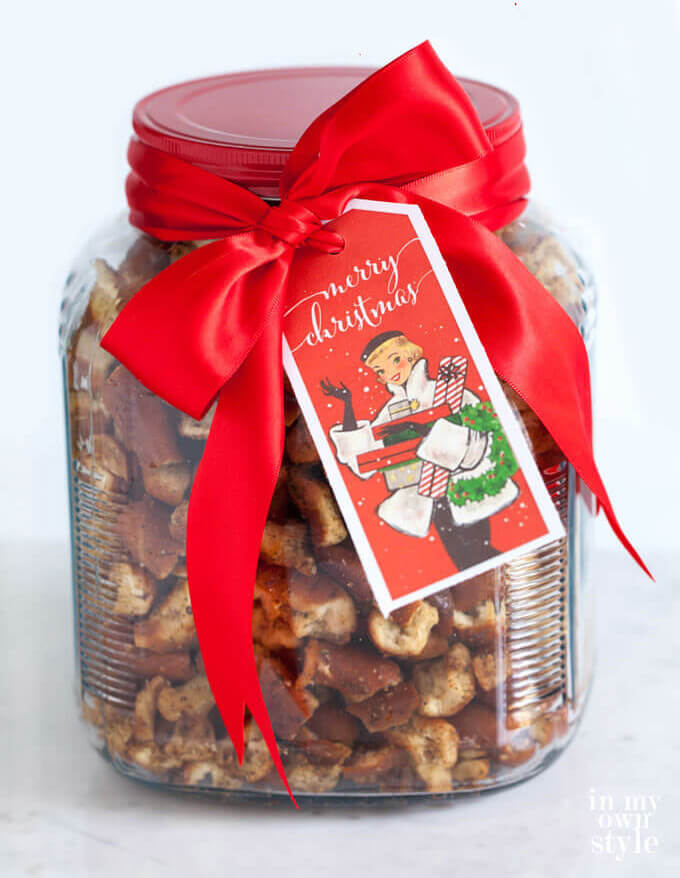 Garlic pretzels in a jar with a gift tag