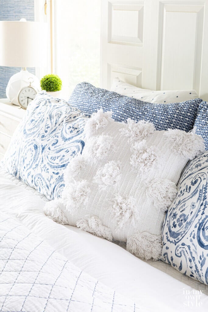 picture of pillows on a bed showing how to mix and match bedding on a bed using color, texture and pattern. 