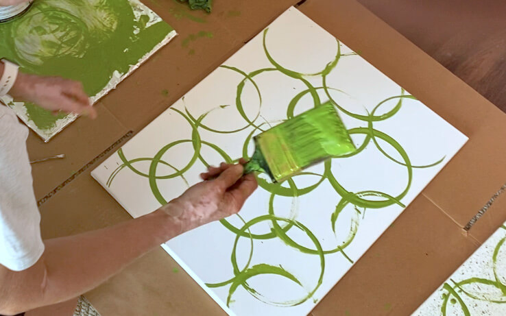 How-to-splatter-paint-on-a-canvas-to-create-wall-art