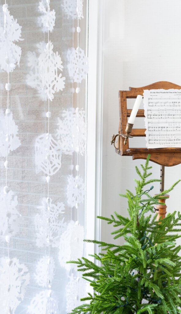 Paper snowflake window decor diy
