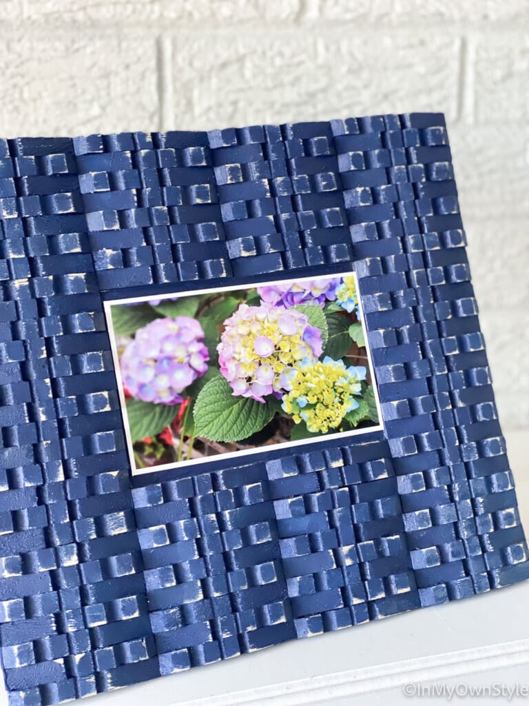 clothespin frame DIY painted blue