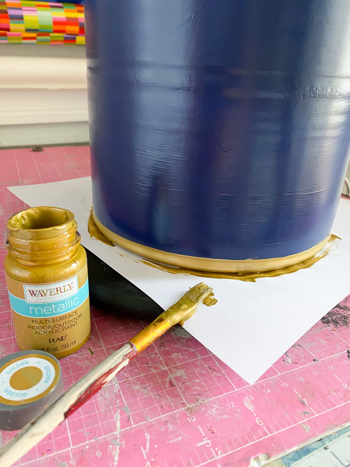 painting gold stripe on bottom of lamp