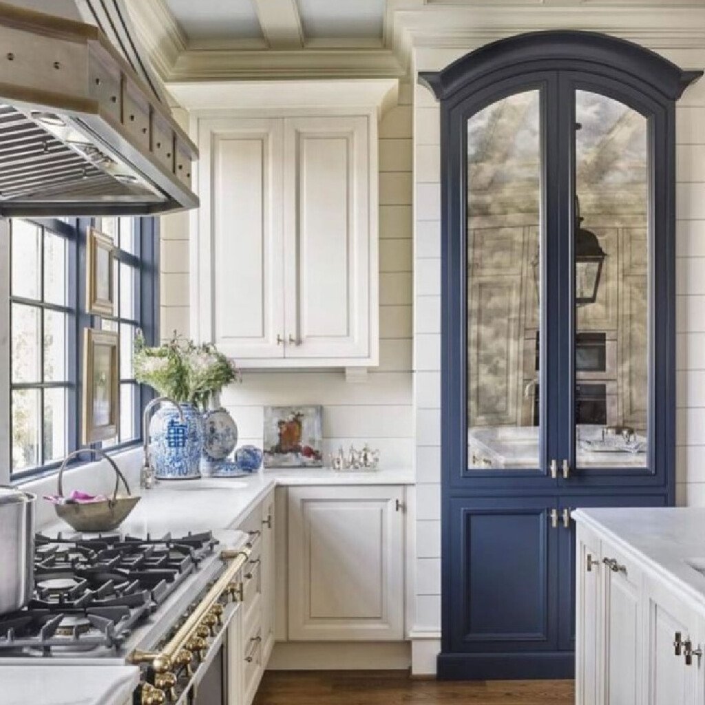 blue and white kitchen from matthew quinn design
