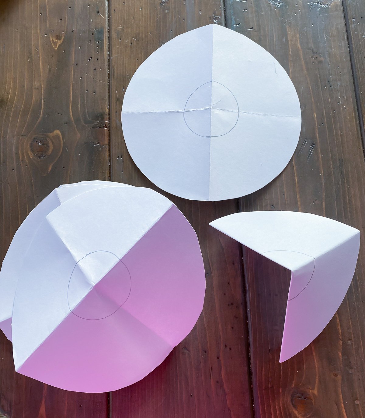 round paper discs used to make paper doily placemats