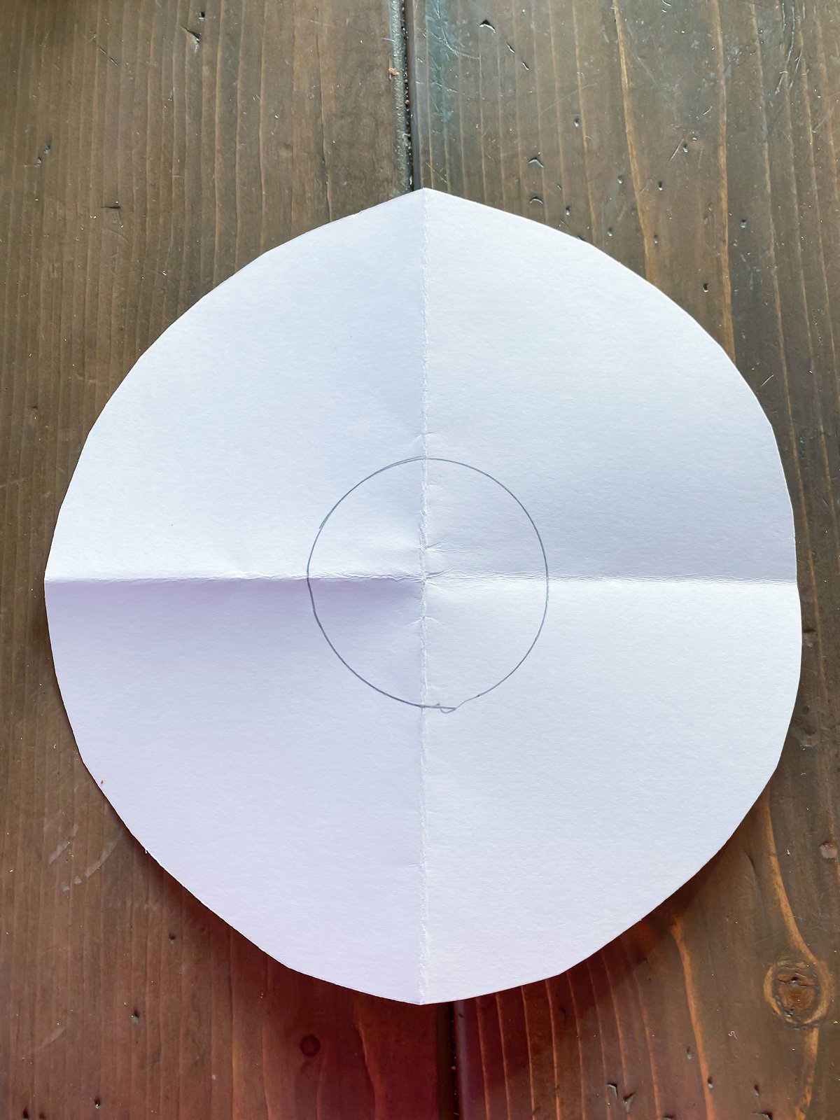Round paper disc used to make doily placemat.