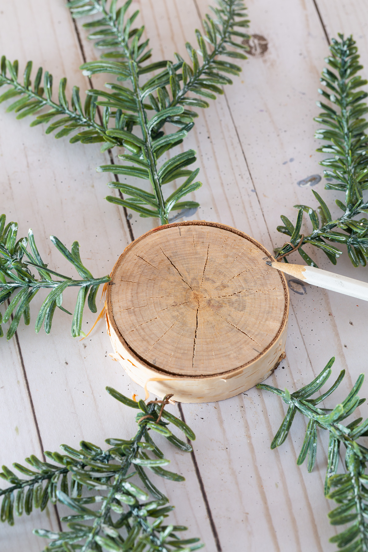 how to mark where to place pine branches on Christmas pine branch star wreath