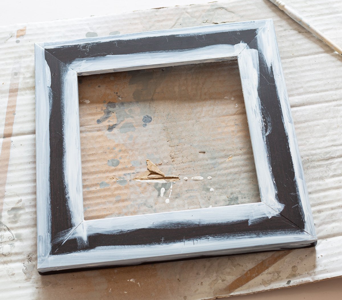 paint inside and outside edges of photo frame.