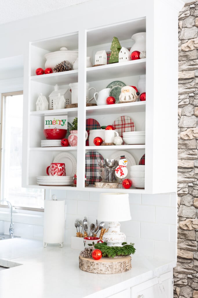 Diy Christmas shelf decor ideas for open kitchen shelves.