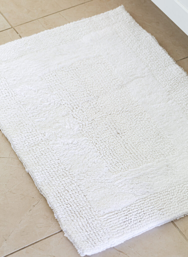 nubbly white cotton bath mat