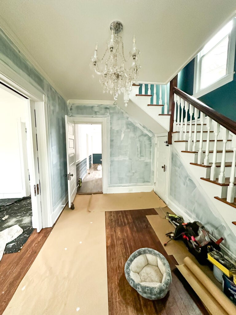 foyer walls with one coats of primer