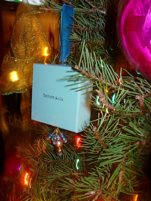 DIY Christmas Tree Ornament to make using a Tiffany & Co. box