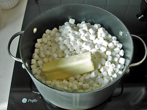 Popcorn-Cake ingredients cooking on stovetop.