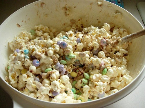 Popcorn-cake-mixed in bowl.